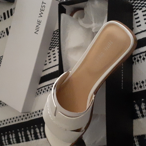 Scandal - Picture 2 of 2